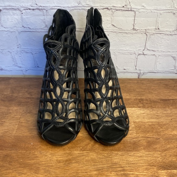 Vince Camuto Leather Fontanela Sexy Sleek Bootie Black Size 6.5 - Picture 6 of 16